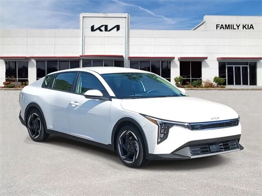 2025 Kia K4 EX photo 1