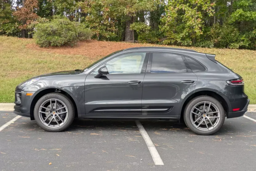 2026 Porsche Macan T photo 1