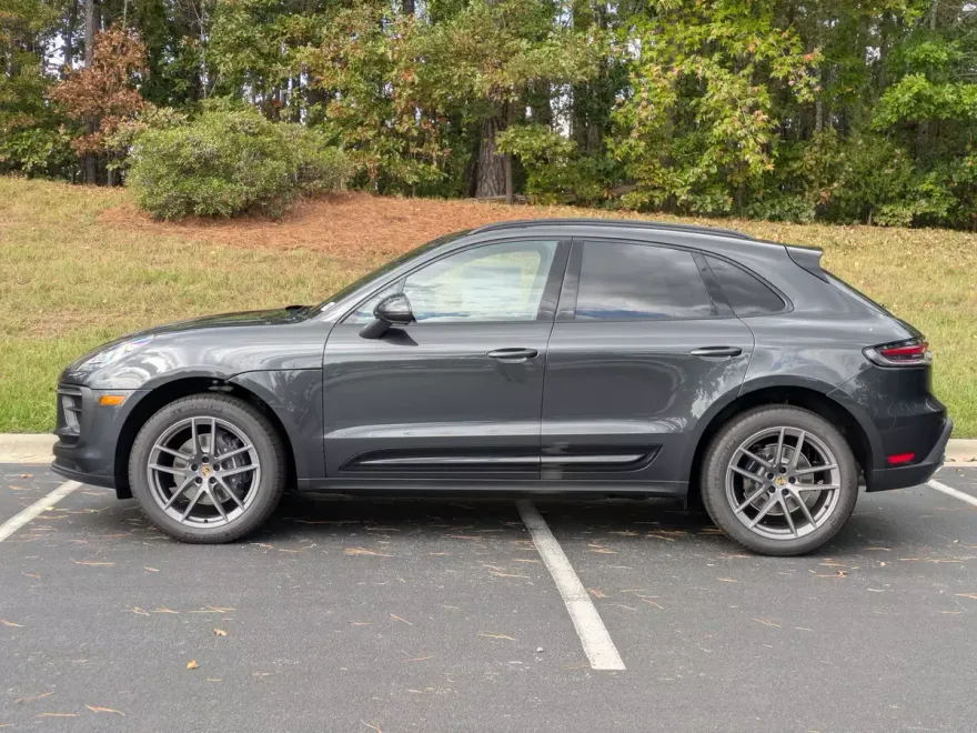 2026 Porsche Macan T photo 1