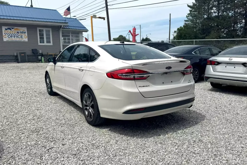 2017 Ford Fusion SE photo 1