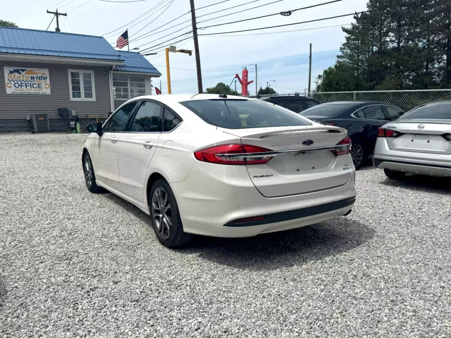 2017 Ford Fusion SE photo 1