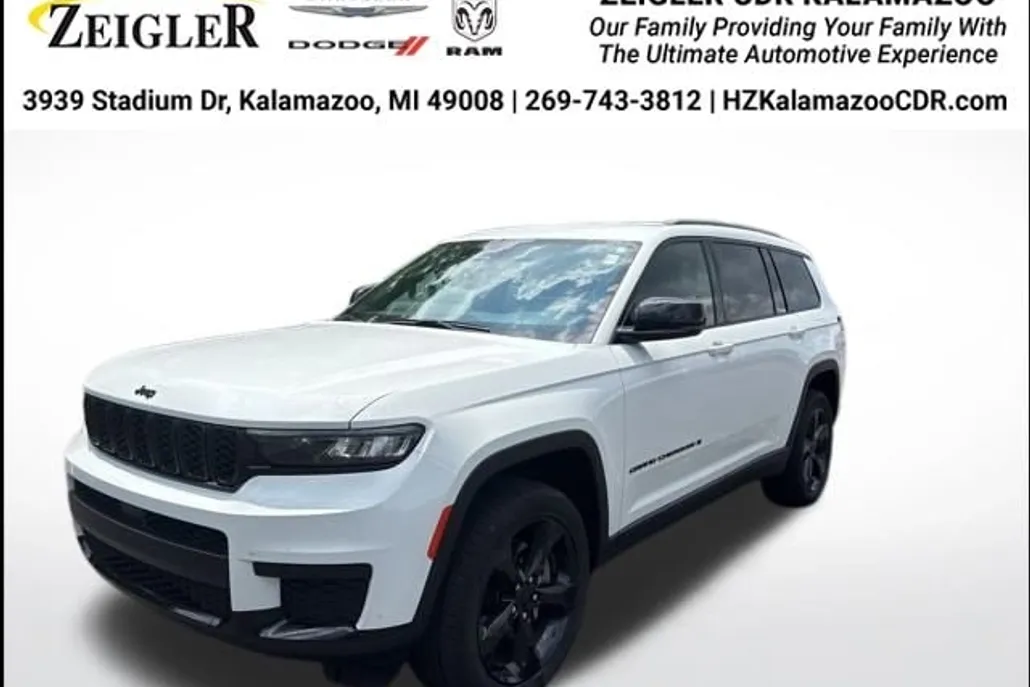 2022 Jeep Grand Cherokee Laredo photo 1