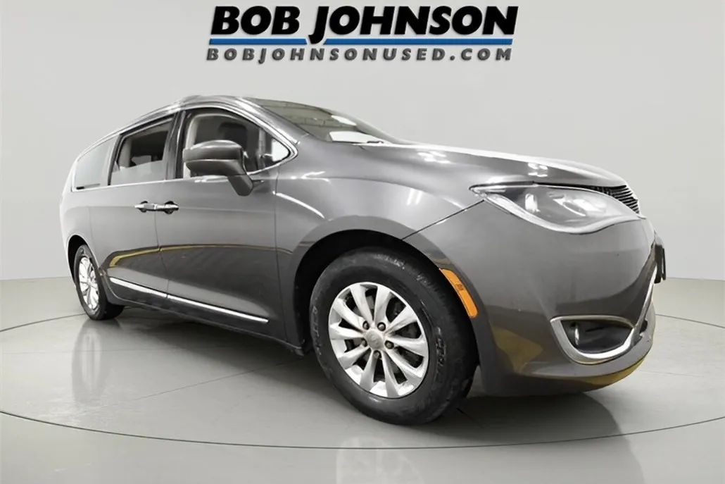 2018 Chrysler Pacifica Touring L photo 1