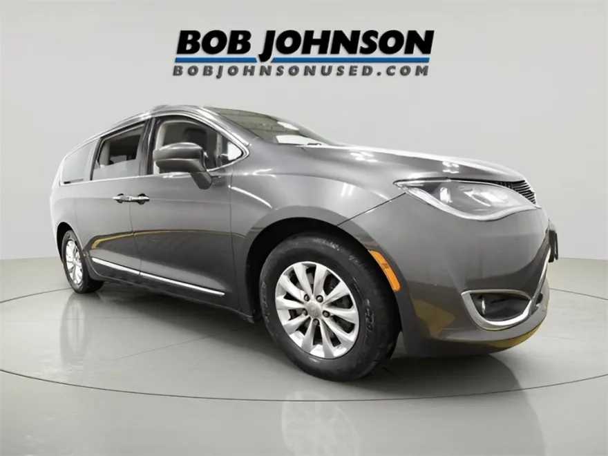 2018 Chrysler Pacifica Touring L photo 1
