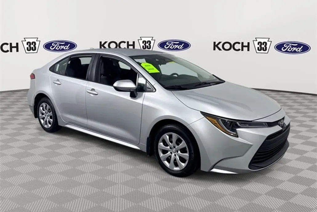 2024 Toyota Corolla LE photo 1