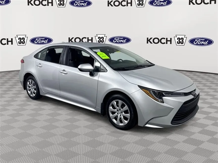 2024 Toyota Corolla LE photo 1