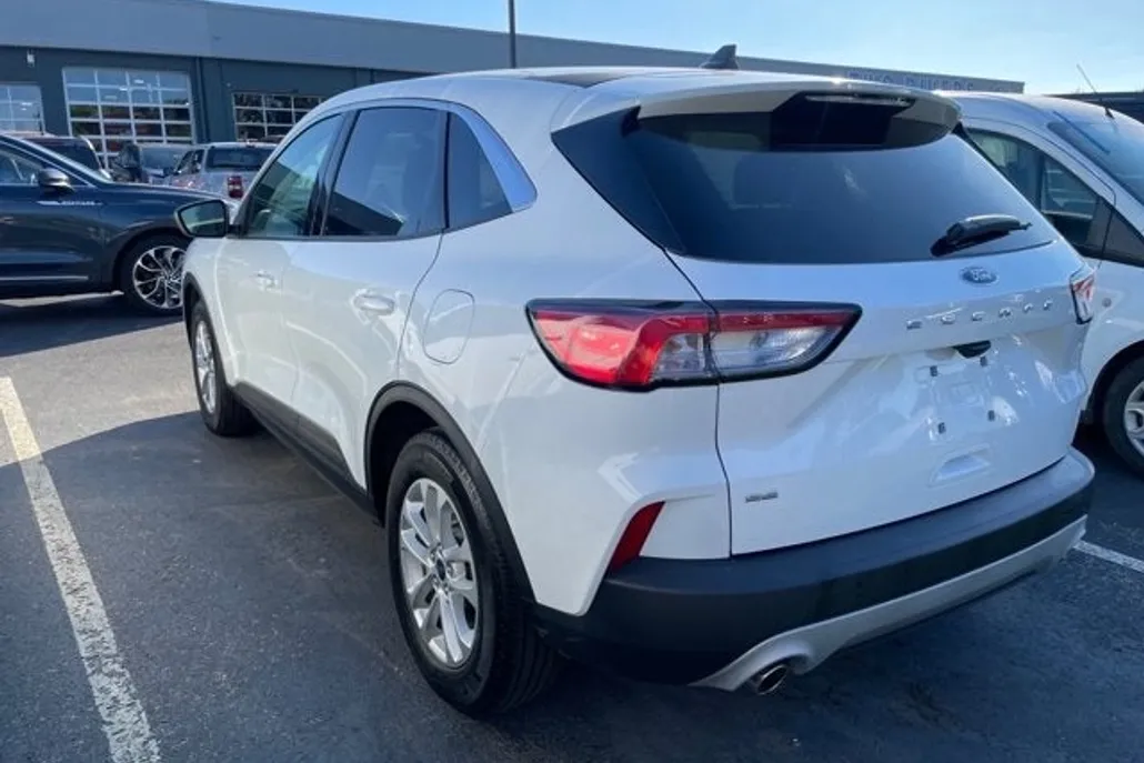 2022 Ford Escape SE photo 1