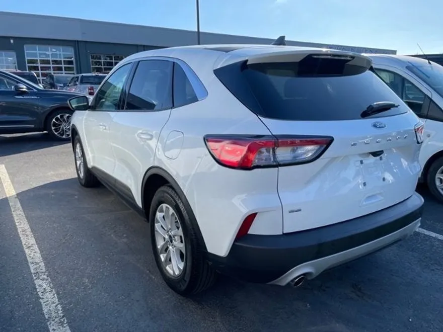 2022 Ford Escape SE photo 1
