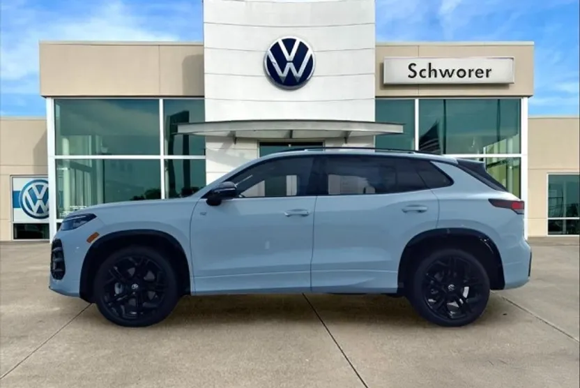2025 Volkswagen Tiguan SE R-Line Black photo 1