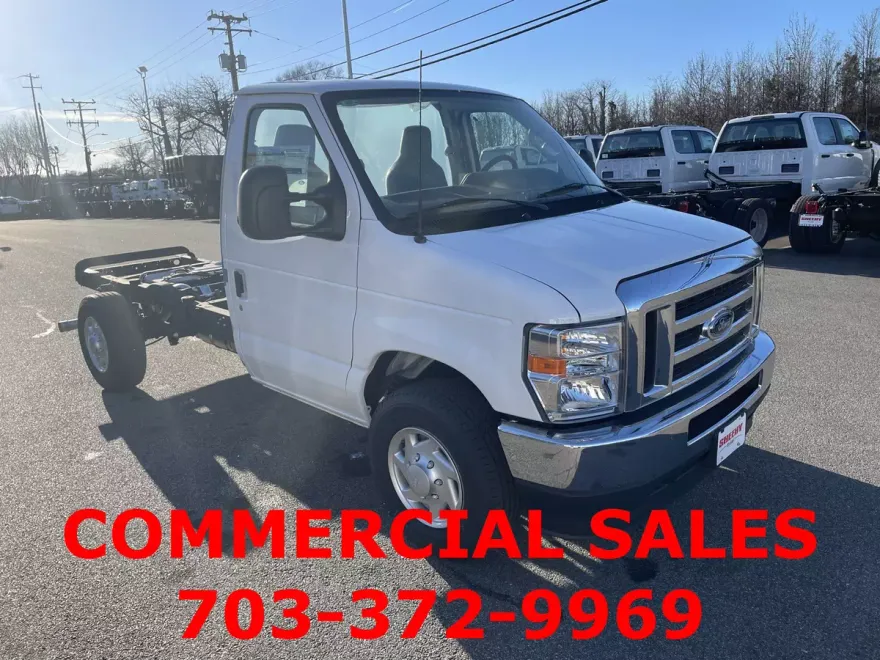 2025 Ford E-350 photo 1