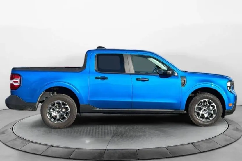 2025 Ford Maverick XLT photo 1