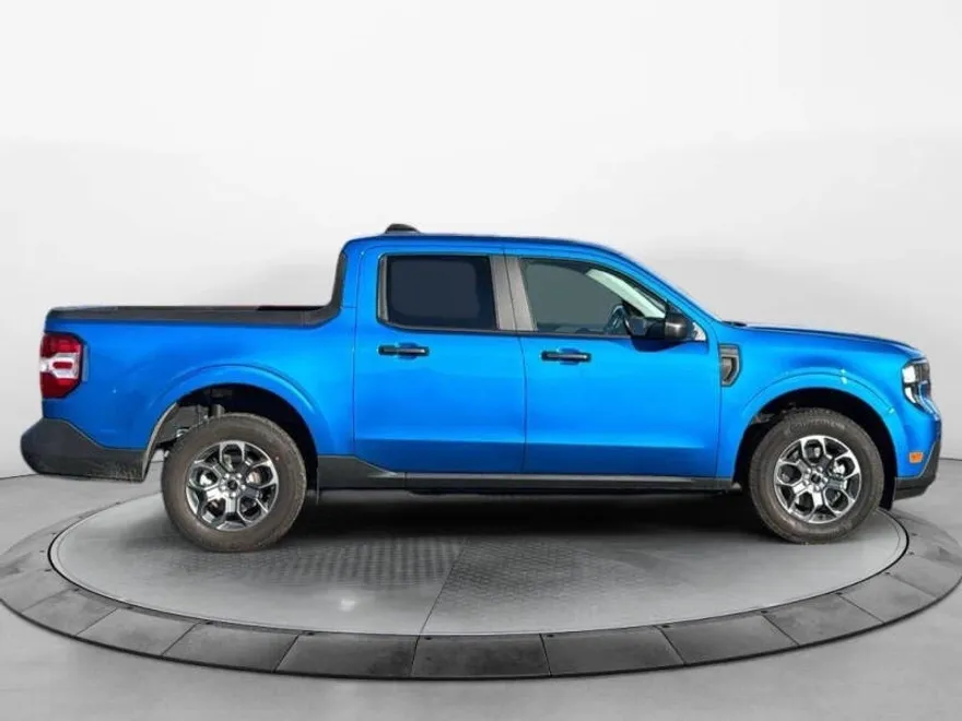 2025 Ford Maverick XLT photo 1