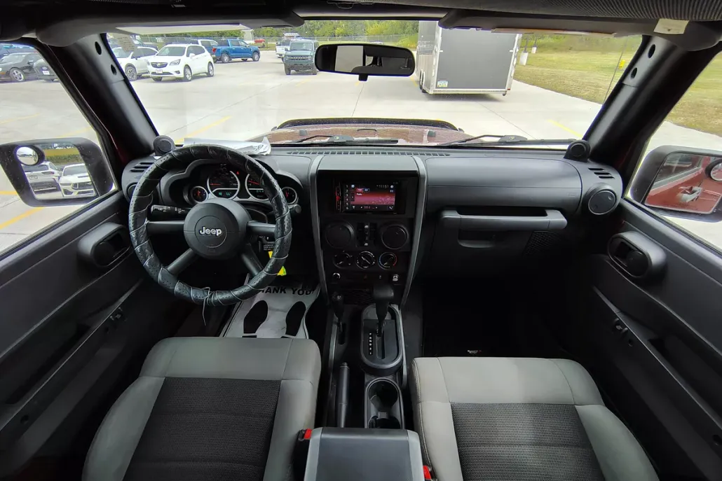 2010 Jeep Wrangler Unlimited Sport photo 1