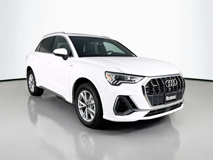 2025 Audi Q3 45 TFSI S line Premium photo 1