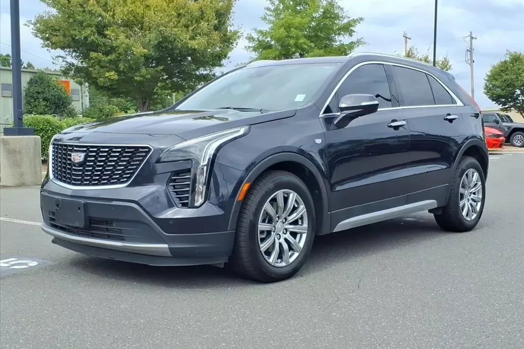 2022 Cadillac XT4 Premium Luxury photo 1