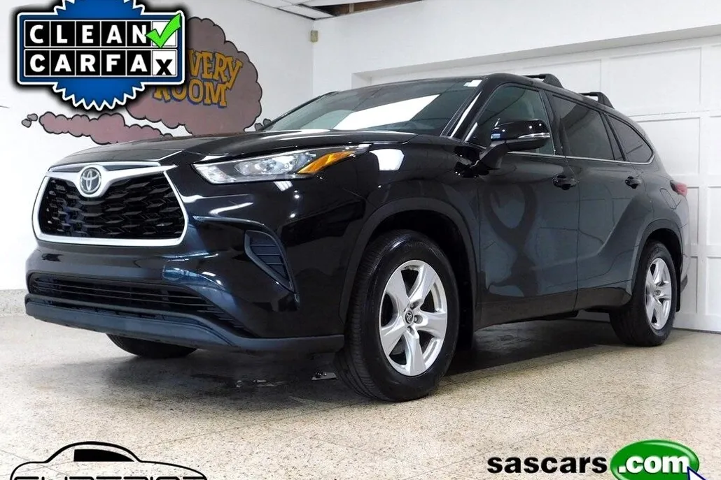 2020 Toyota Highlander LE photo 1