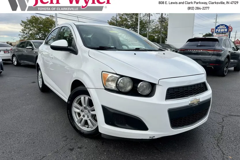 2016 Chevrolet Sonic LT photo 1