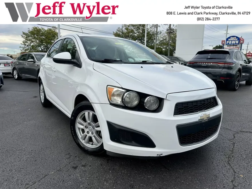 2016 Chevrolet Sonic LT photo 1