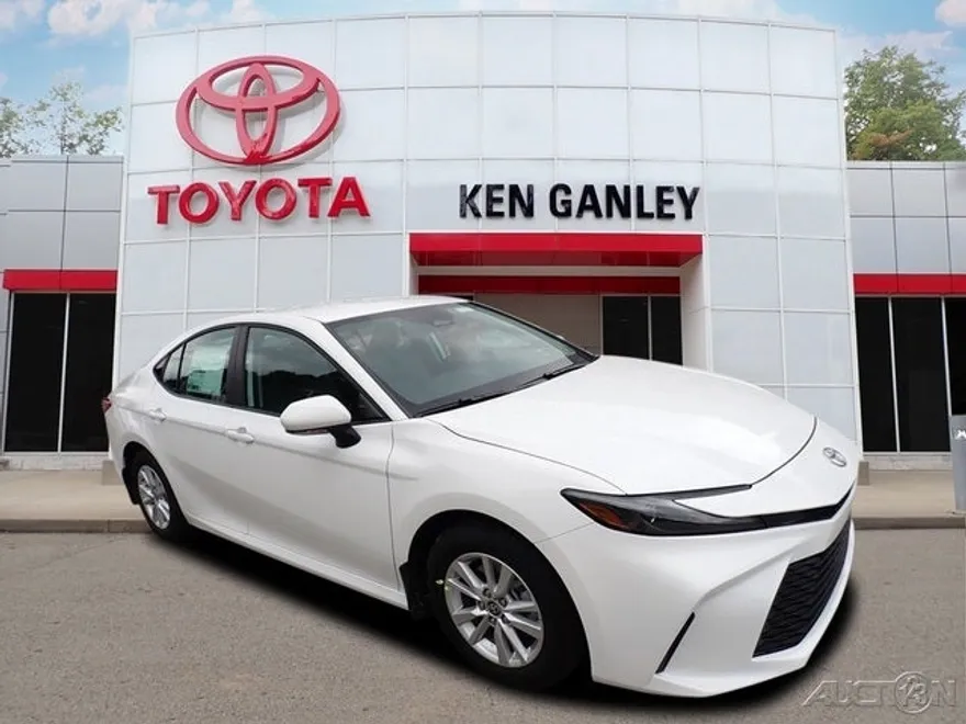2025 Toyota Camry LE photo 1