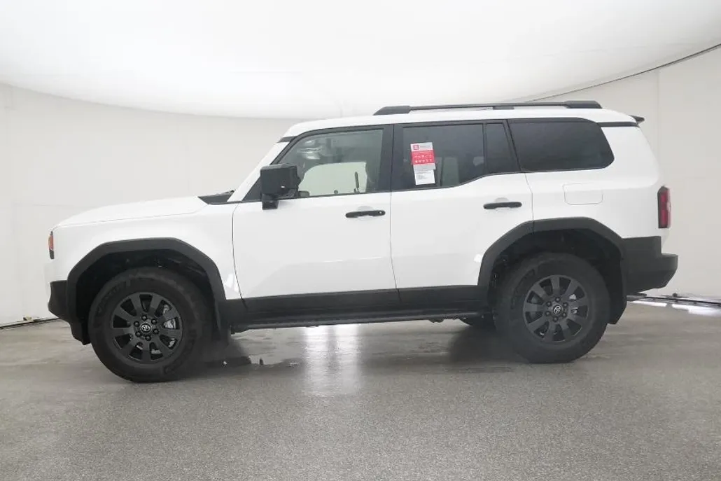 2026 Toyota Land Cruiser photo 1