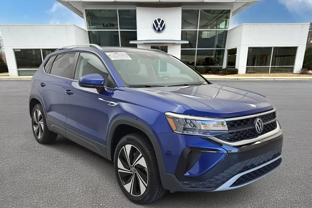 2023 Volkswagen Taos SE photo 1