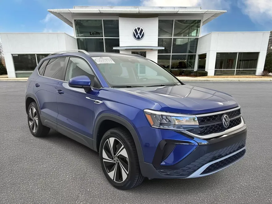 2023 Volkswagen Taos SE photo 1