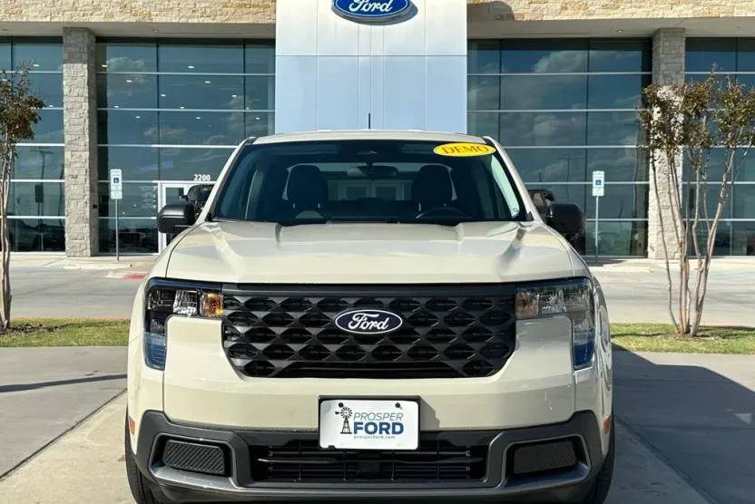 2025 Ford Maverick XLT photo 1