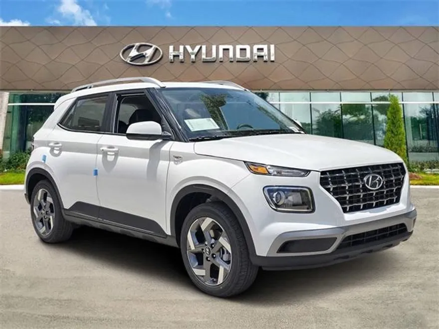 2025 Hyundai Venue SEL photo 1