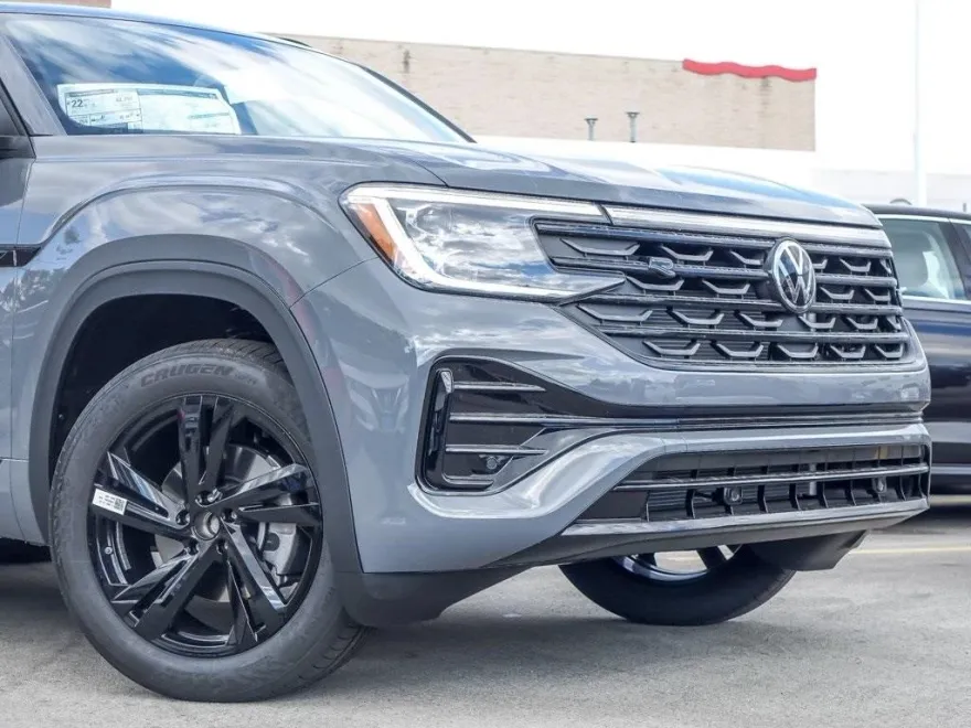 2026 Volkswagen Atlas Cross Sport SEL R-Line photo 1