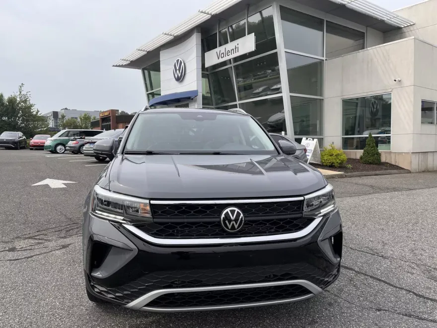 2023 Volkswagen Taos SE photo 1