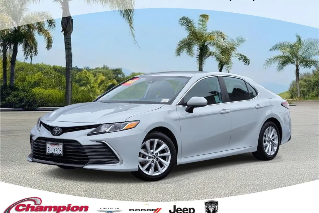 2023 Toyota Camry LE photo 1
