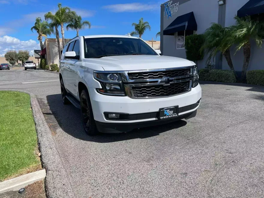 2016 Chevrolet Tahoe LT photo 1