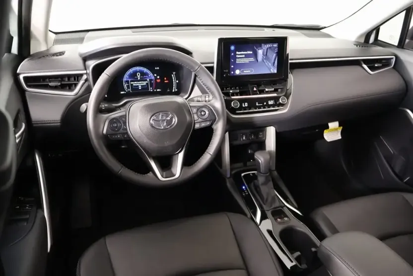 2024 Toyota Corolla Cross XLE photo 1