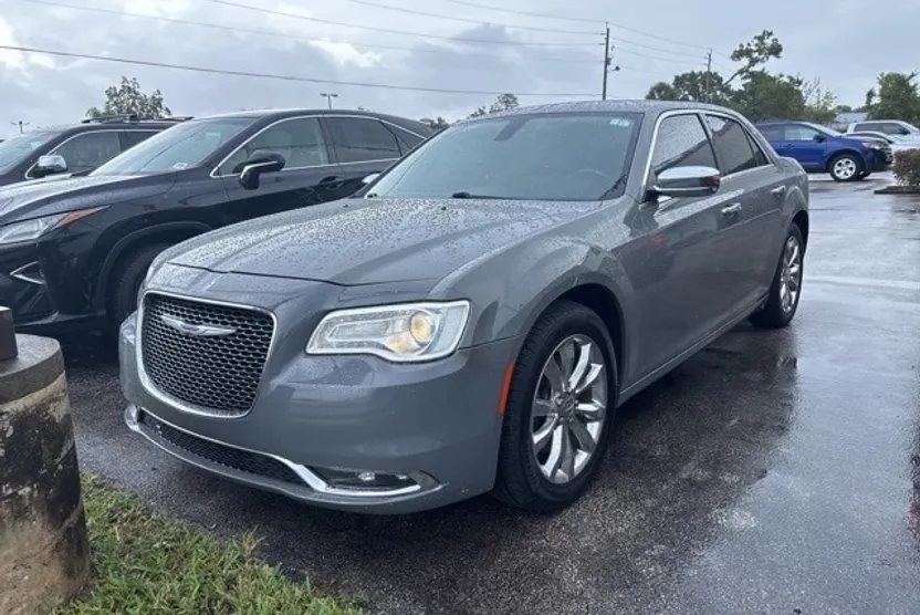 2019 Chrysler 300 Limited photo 1