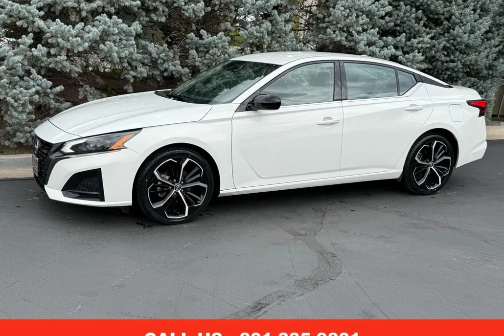 2024 Nissan Altima 2.5 SR photo 1