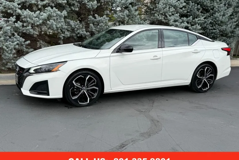 2024 Nissan Altima 2.5 SR photo 1