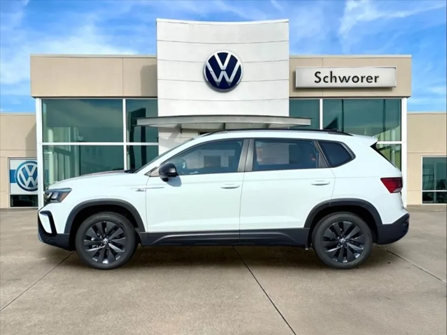 2024 Volkswagen Taos S photo 1