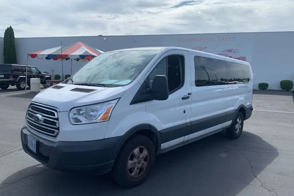 2018 Ford Transit Passenger XL photo 1