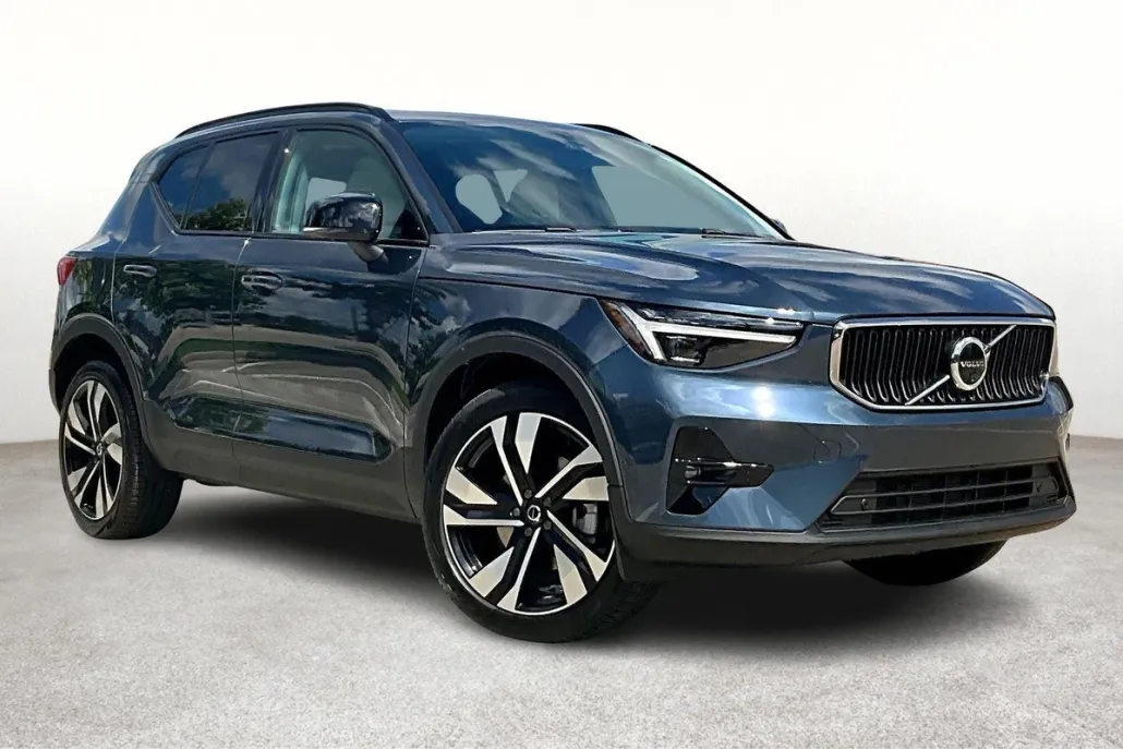 2026 Volvo XC40 photo 1