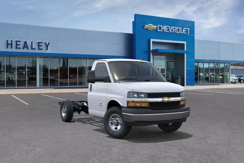 2025 Chevrolet Express 3500 Cutaway Van photo 1