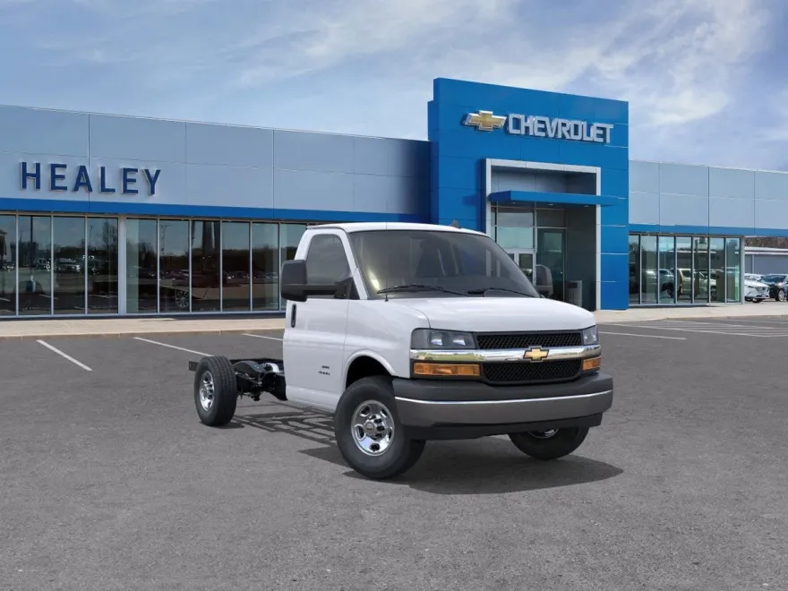 2025 Chevrolet Express 3500 Cutaway Van photo 1
