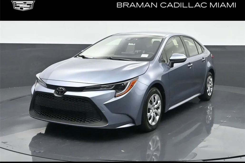 2022 Toyota Corolla LE photo 1