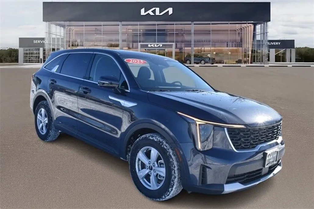 2025 Kia Sorento LX photo 1