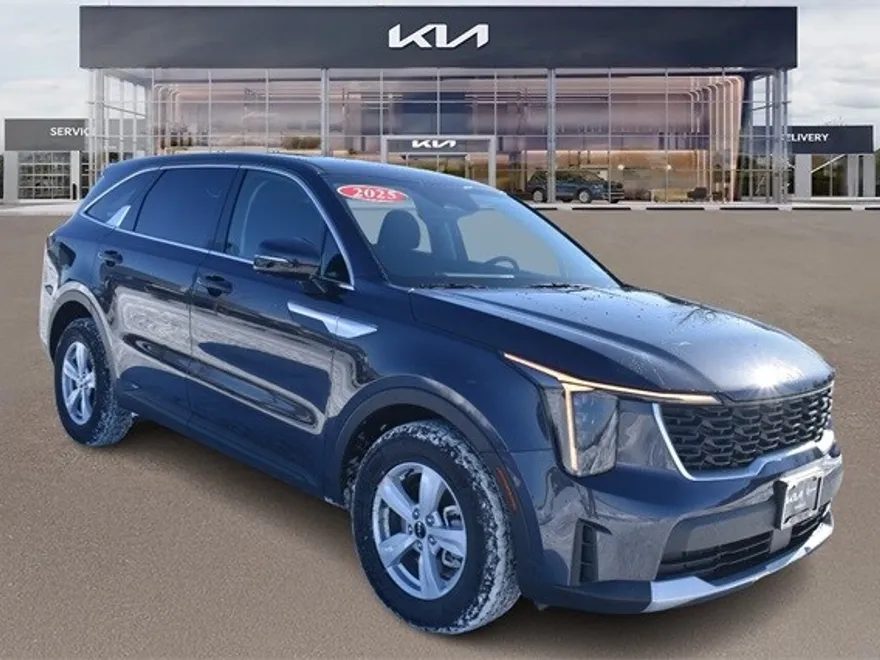2025 Kia Sorento LX photo 1