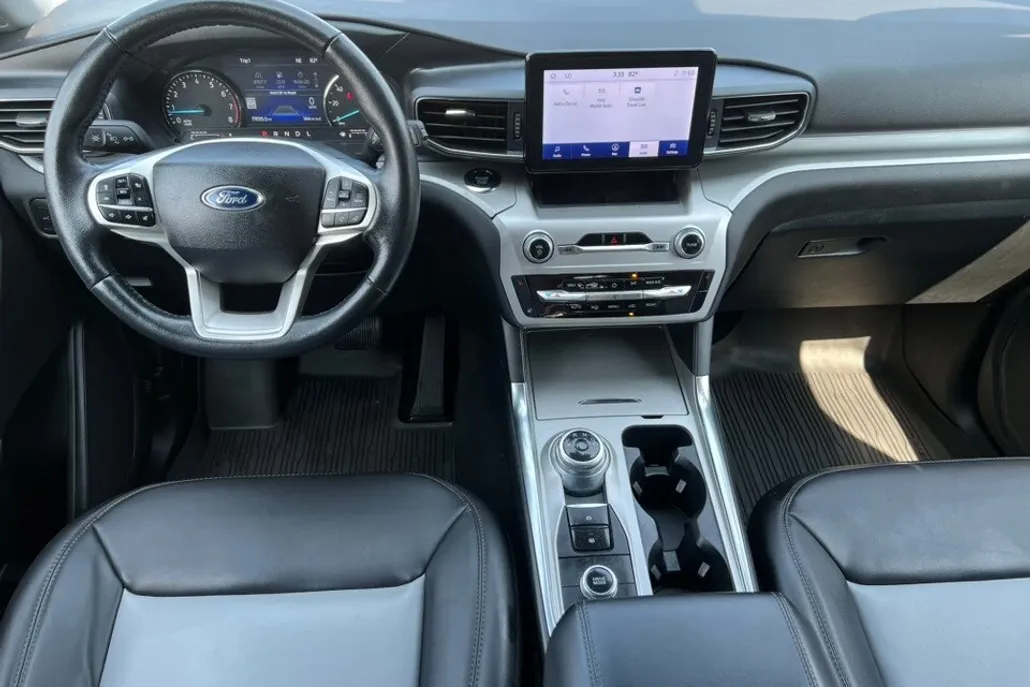 2022 Ford Explorer XLT photo 1