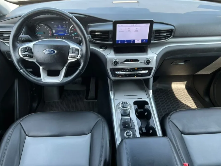 2022 Ford Explorer XLT photo 1
