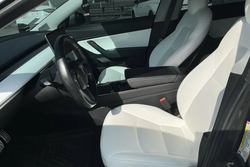2018 Tesla Model 3 Long Range photo 1