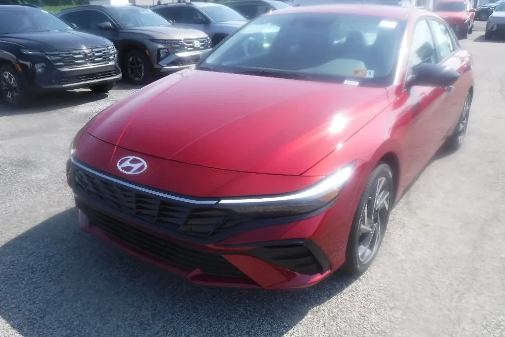 2025 Hyundai Elantra SEL Sport photo 1