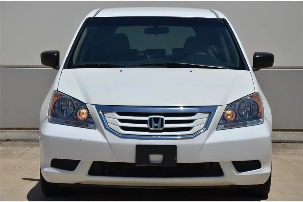 2010 Honda Odyssey LX photo 1