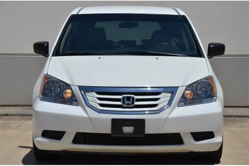 2010 Honda Odyssey LX photo 1